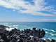 Playa rocosa frente al resort